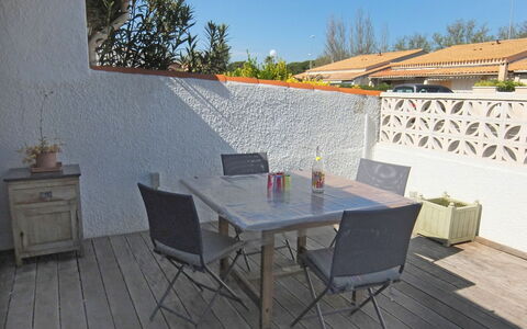 Cap D'Agde 710: Propriété, Maison, Bâtiment, Pièce, Meubles, Mur, Immobilier, Arrière-Cour, Table, Conception
