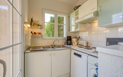 Les Grandes Bleues 2 450.1: Evier, Cabinetry, Propriété, Comptoir, Évier, Bâtiment, Cuisinière, Robinet, Cuisine, Appareil De Cuisine