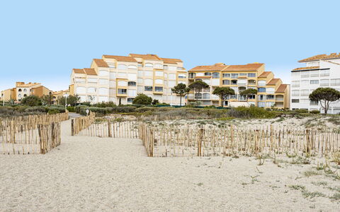 Mykonos: Ciel, Arbre, Design Urbain, Plante, Zone Résidentielle, Immobilier, Paysage, Toit, Ville, Loisir