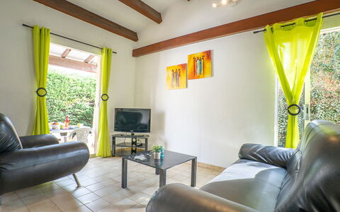 Les Aloès: Meubles, Canapé, Confort, Bois, Ombre, Plante, Design Intérieur, Sol, Salon, Fenêtre