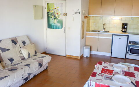 Les Marines de Port Canet: Pièce, Propriété, Meubles, Sol, Bâtiment, Design Intérieur, Mur, Salon, Maison, Table