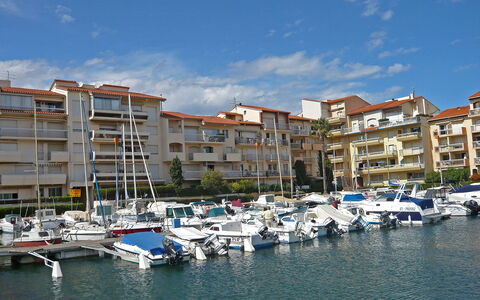 Les Marines de Port Canet: Marina, Port, Ciel, Voie Navigable, Propriété, Bateau, Quartier, Quai, Ville, Port