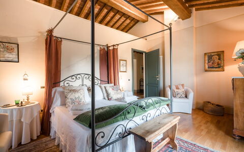 Villa Fontine: Chambre, Propriété, Pièce, Meubles, Lit, Bâtiment, Design Intérieur, Cadre De Lit, Plafond, Immobilier
