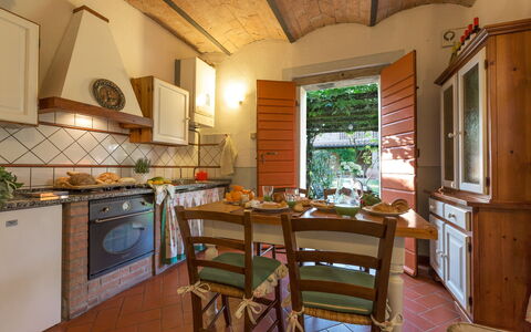Montelopio: Comptoir, Pièce, Propriété, Bâtiment, Meubles, Cuisine, Cabinetry, Design Intérieur, Immobilier, Maison