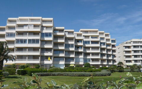 Canet-Plage 710: Ciel, Plante, Bâtiment, Fenêtre, Nuage, Design Urbain, Arbre, Zone Résidentielle, Bloc Tour, Immobilier
