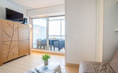 Les Trois Mâts 710.4: Bâtiment, Meubles, Canapé, Bois, Salon, Design Intérieur, Plante D'Appartement, Confort, Sol, Ombre