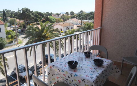 Le Central Beach: Propriété, Pièce, Bâtiment, Balcon, Maison, Appartement, Immobilier, Vacances, Recours, Villa
