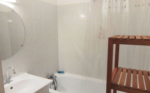 Thalacap: Salle De Bains, Propriété, Pièce, Mur, Sol, Baignoire, Design Intérieur, Tuile, Immobilier, Architecture