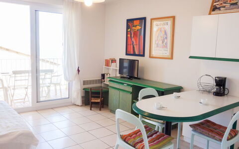 Thalacap: Pièce, Propriété, Meubles, Bâtiment, Design Intérieur, Maison, Immobilier, Sol, Table, Appartement