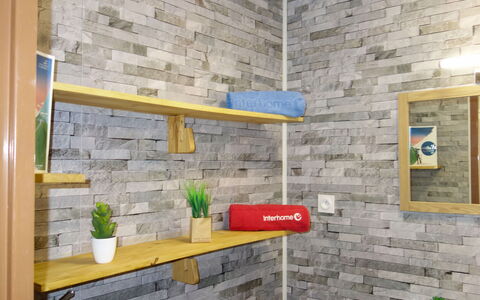 Hauts de Chaviere A13: Propriété, Plante, Bois, Brickwork, Brique, Design Intérieur, Sol, Sol, Cuisine, Pot De Fleur