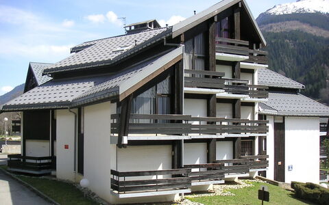 Le Brûlaz: Maison, Propriété, Architecture, Bâtiment, Domicile, Toit, Immobilier, Façade, Siding, Chalet