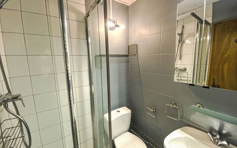 Le Choucas: Sol, Sol, Luminaire Plomberie, Design Intérieur, Salle De Bains, Plomberie, Toilette, Pièce, Évier, Douche