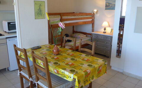 Cavalaire 260: Pièce, Meubles, Propriété, Lit, Maison, Table, Sol, Design Intérieur, Chambre, Bâtiment