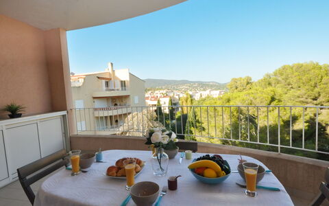 Cavalaire 450: Bâtiment, Propriété, Meubles, Fenêtre, Confort, Bois, Design Intérieur, Ombre, Sol