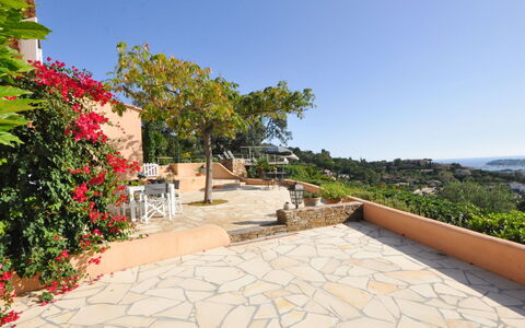 Mare e Sole: Ciel, Plante, Fleur, Bâtiment, Surface De La Route, Lot Terre, Maison, Arbre, Zone Résidentielle, Design Urbain