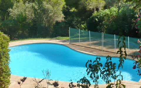Mas Baladou: Piscine, L'Eau, Propriété, Loisir, Paysage Naturel, Vacances, Immobilier, Arbre, Recours, Paysage