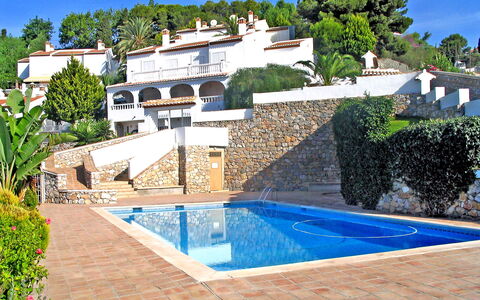 Villa Mimosa: L'Eau, Plante, Ciel, Jour, Propriété, Bâtiment, Piscine, Bleu Azur, Bleu, Arbre