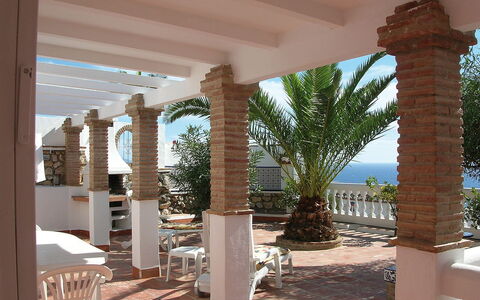 Villa Mimosa: Colonne, Bâtiment, Propriété, Porche, Architecture, Immobilier, Ombre, Cambre