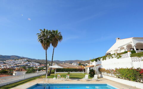 Villa Tulipán: Propriété, Piscine, Recours, Bâtiment, Immobilier, Vacances, Bleu Azur, Palmier, Maison, Appartement