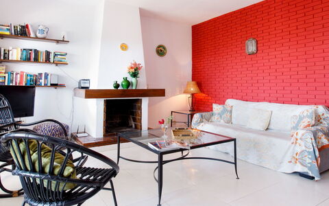 Villa Tulipán: Meubles, Pièce, Design Intérieur, Salon, Propriété, Table, Mur, Bâtiment, Sol, Maison