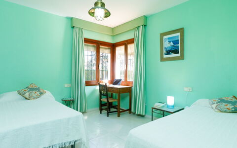 Villa Tulipán: Chambre, Pièce, Meubles, Propriété, Vert, Drap De Lit, Lit, Turquoise, Bleu, Design Intérieur