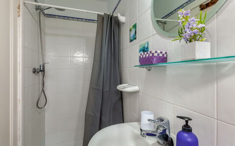 Los Jablitos: Luminaire Plomberie, Propriété, Photographier, Robinet, Bâtiment, Bleu, Salle De Bains, Produit, Violet, Bleu Azur