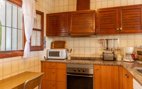 Can Fulgencio Ii: Cabinetry, Comptoir, Propriété, Bâtiment, Evier, Appareil De Cuisine, Électroménager, Fenêtre, Cuisinière, Cuisine