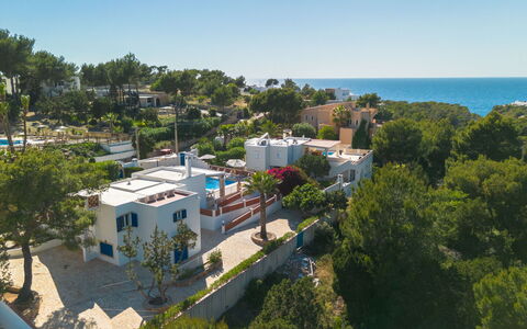 Anromi: Ciel, Arbre, Zone Résidentielle, Biens, Ombre, Banlieue, Villa, Ville Resort, Recours