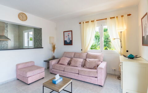 Anromi: Salon, Pièce, Meubles, Propriété, Design Intérieur, Bâtiment, Immobilier, Maison, Sol, Jaune
