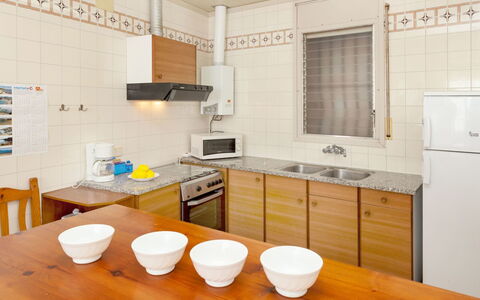 La Rectoria: Evier, Cabinetry, Comptoir, Robinet, Meubles, Évier, Propriété, Luminaire Plomberie, Bois, Cuisine