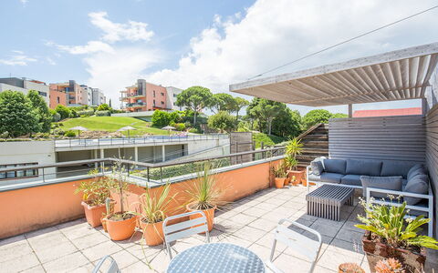 Jardins Sa Boadella: Nuage, Ciel, Plante, Propriété, Bâtiment, Pot De Fleur, Mobilier De Jardin, Design Intérieur, Chaise, Design Urbain