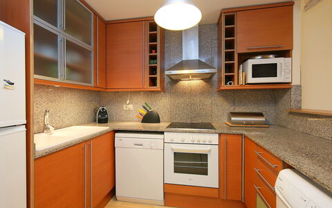 Jardins Sa Boadella: Comptoir, Cabinetry, Pièce, Cuisine, Propriété, Meubles, Sol, Design Intérieur, Bâtiment, Maison
