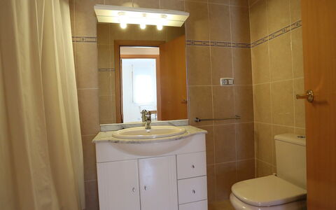 Jalisco de Los Monteros: Salle De Bains, Pièce, Propriété, Armoire De Toilette, Accessoire Salle De Bain, Luminaire Plomberie, Mur, Évier, Sol, Design Intérieur