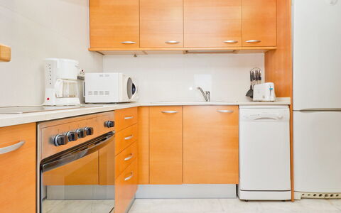Edificio Nautic: Orange, Cabinetry, Cuisine, Pièce, Meubles, Propriété, Comptoir, Principaux Appliance, Design Intérieur, Placard