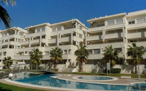 Dénia 170: L'Eau, Bâtiment, Plante, Ciel, Fenêtre, Bleu Azur, Arbre, Piscine, Maison, Condominium