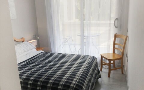 Dénia 170: Chambre, Meubles, Pièce, Lit, Propriété, Drap De Lit, Cadre De Lit, Rideau, Design Intérieur, Literie