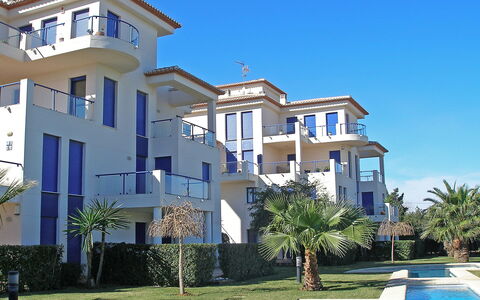 Alma del Sol: Plante, Ciel, Bâtiment, Fenêtre, Bleu, Arbre, Design Urbain, L'Eau, Condominium, Arecales