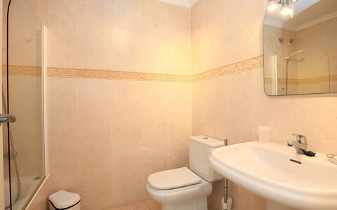 Alma del Sol: Salle De Bains, Propriété, Pièce, Mur, Design Intérieur, Tuile, Luminaire Plomberie, Architecture, Robinet, Lavabo