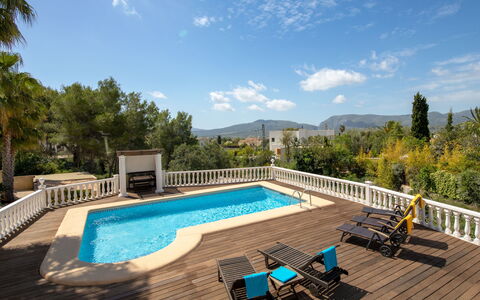 Osa Menor: Ciel, Nuage, L'Eau, Propriété, Piscine, Meubles, Plante, Arbre, Ombre, Mobilier De Jardin