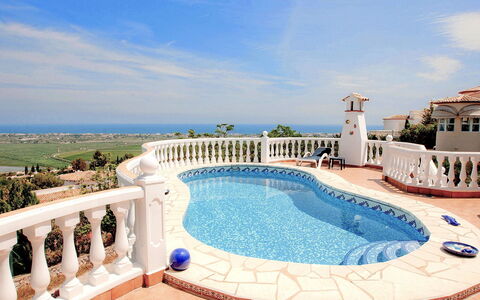 Villa Ma-Nita: Piscine, Propriété, Vacances, Bâtiment, Bleu Azur, Immobilier, Recours, Biens, Jacuzzi, Villa