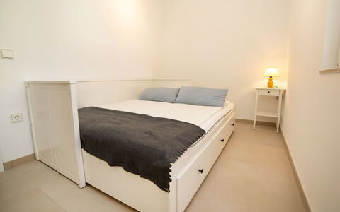 Jara: Chambre, Lit, Meubles, Pièce, Propriété, Sol, Cadre De Lit, Drap De Lit, Mur, Design Intérieur