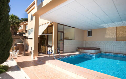 Raquel: Propriété, Plante, Bâtiment, Ombre, L'Eau, Design Intérieur, Fenêtre, Architecture, Piscine, Condominium