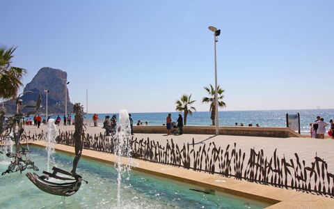 Calpe Calp 178: L'Eau, Bâtiment, Ciel, Jour, Propriété, Piscine, Bleu Azur, Fenêtre, Bloc Tour, Plante