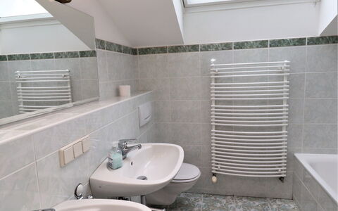 Bammer: Robinet, Luminaire Plomberie, Propriété, Évier, Lavabo, Miroir, Bâtiment, Salle De Bains, Design Intérieur, Éclairage