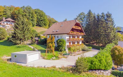 Unterach Am Attersee 100: Plante, Ciel, Propriété, Bâtiment, Communauté Des Plantes, Paysage Naturel, Fenêtre, Arbre, Maison, Lot Terre