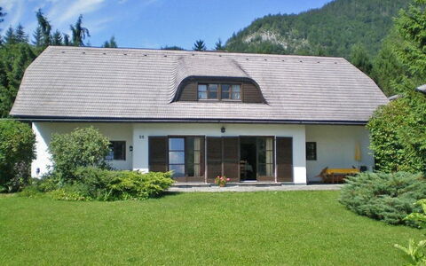 Sankt Wolfgang im Salzkammergut 50: Plante, Bâtiment, Ciel, Propriété, Fenêtre, Nuage, Arbre, Maison, Lot Terre, Paysage Naturel
