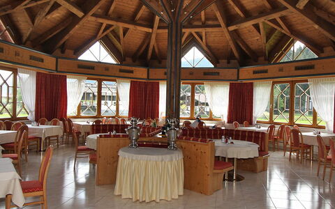 Altenmarkt im Pongau 300: Meubles, Chaise, Table, Décoration, Fenêtre, Bois, Arbre, Salle, Un Événement, Dur