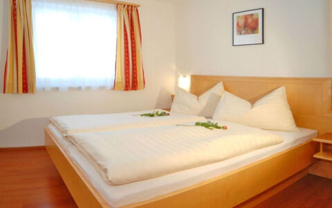 Radstadt 150: Chambre, Lit, Meubles, Pièce, Matelas, Propriété, Cadre De Lit, Drap De Lit, Design Intérieur, Sol