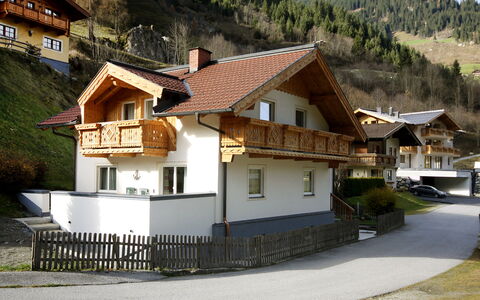 Haus Toferer: Plante, Bâtiment, Montagne, Fenêtre, Nuage, Ciel, Arbre, Maison, Lot Terre, Quartier