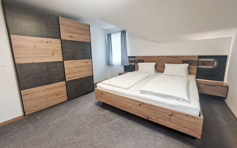 Haus Toferer: Bois, Chambre, Sol, Design Intérieur, Sol, Lit, Pièce, Cadre De Lit, Literie, Appartement